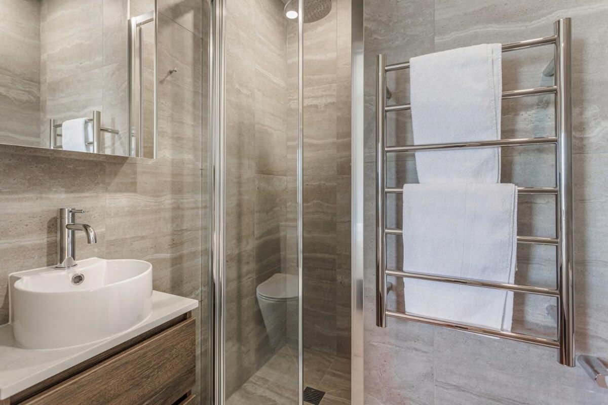 Appartement Fresh & Sleek Grey Lynn Unit With Private Patio à Auckland Extérieur photo