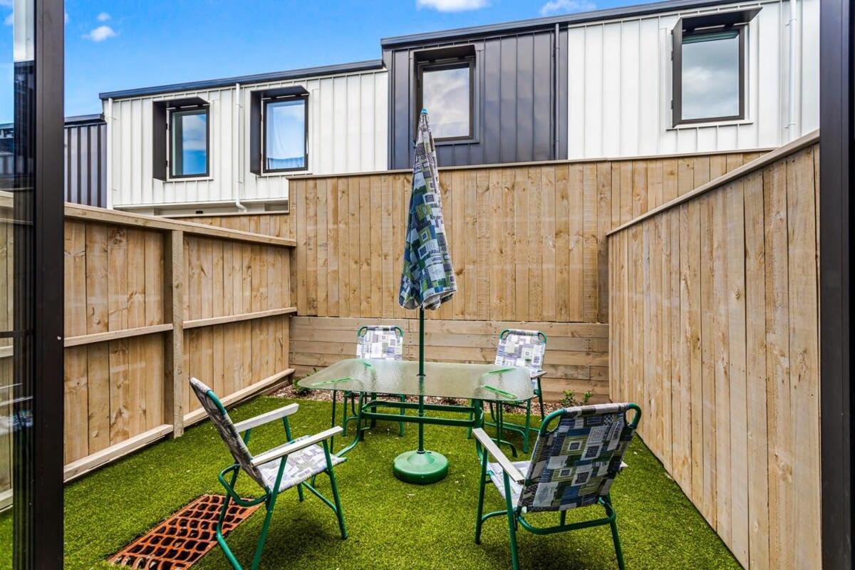 Appartement Fresh & Sleek Grey Lynn Unit With Private Patio à Auckland Extérieur photo